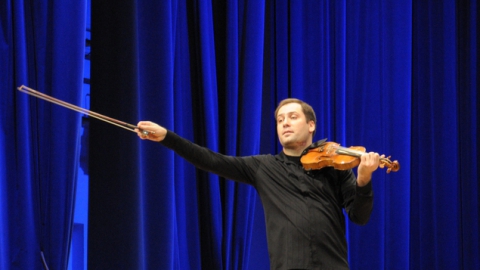 Дмитрий Коган сыграл в Саратове на скрипке Марии-Антуанетты