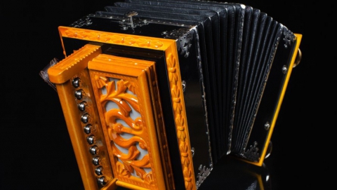 Саратовская гармонь признана одним из лучших региональных сувениров 