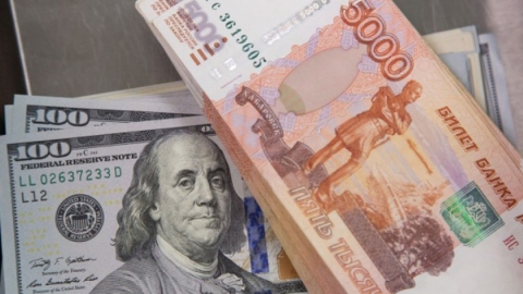 Доллар может упасть до 66,4 рубля