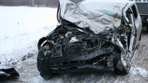 Девушка и мужчина попали в больницу после аварии на трассе у поворота к аэропорту Гагарин