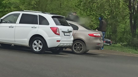Два авто не поделили кольцо в Ленинском районе