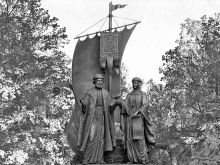 Металлов твёрже он и выше пирамид