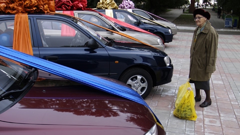 Доходы саратовцев топчутся  на месте, но продажи автомобилей растут