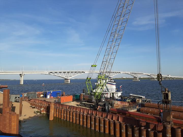 СВЯЖУТ БЕРЕГА