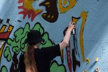 ПОСТАВЯТ К СТЕНКЕ