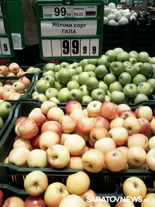 Сколько стоит яблоня. Яблоки на рынке. Импортные фрукты. Рынок яблок в России. Российские яблоки.