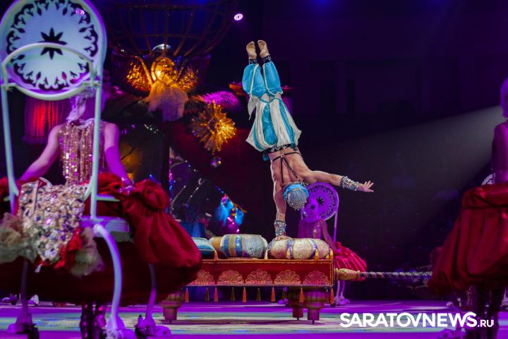 Принц цирка билеты. Принц цирка шоу фонтанов Саратов. Цирк в Саратове 2013.