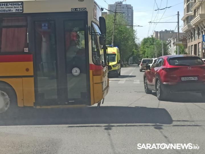 Авария сегодня в железноводске на чапаева. Движение трамваев в Саратове сейчас. ДТП В Саратове сегодня Московская Чапаева.