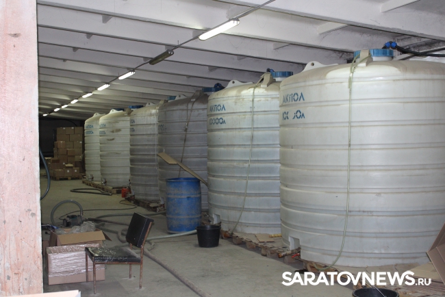 Работники УФСБ обнаружили 10 тыс. бутылок контрафактной водки в Саратове