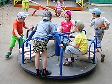 Компания "РуссНефть" оборудовала площадку муниципального детского сада