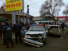 На Симбирской полицейский преградил дорогу неуправляемому грузовику собственным автомобилем
