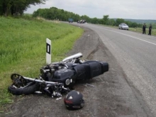 Мотоциклист перевернулся на полевой дороге и погиб