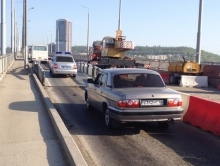 Саратовского водителя пропустили по закрытому мосту "Саратов-Энгельс"