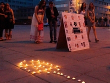 Саратовские волонтеры выложили из свечей дорогу домой для пропавших детей