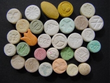 На кухне жителя Саратова обнаружены более 250 таблеток "экстази"