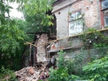 В центре Саратова рухнула стена аварийного жилого дома. Фото