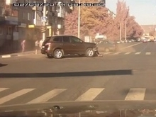 Опубликовано видео ДТП в центре Саратова, где пострадал судья
