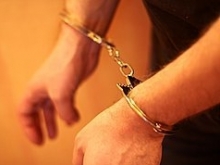 В Новосибирске судят заключенного, обманывавшего саратовцев