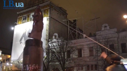 Украинские журналисты примериваются к памятнику Ленина в Саратове