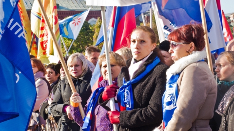 На Театральной площади саратовцы протестовали против санкций и "серых" зарплат