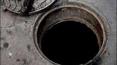 Сотрудник "Саратовводоканала" погиб в колодце из-за выхлопных газов