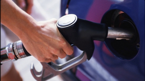 Цены на бензин поднимут на три рубля