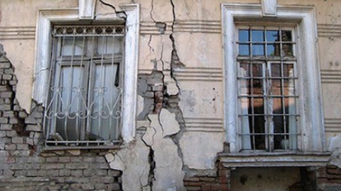 Людмила Бокова нашла в центре Саратова двухэтажку с трещиной, ждущей 2031 года