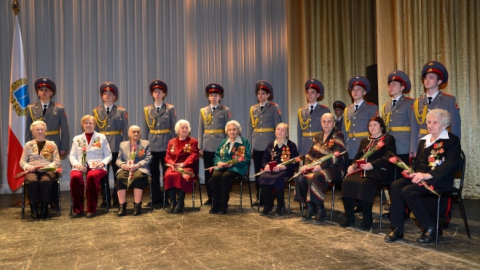 19 саратовчанок получили к 8 марта юбилейные медали "70 лет Победы"