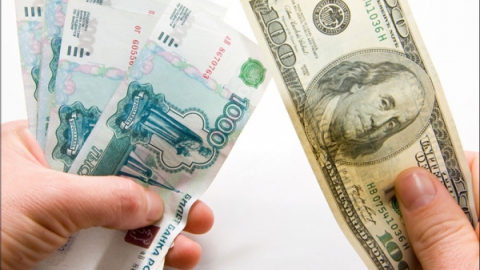 Аналитики не исключают падения доллара ниже 55 рублей