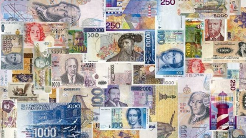 Рублю предрекают дальнейшее пребывание под давлением доллара