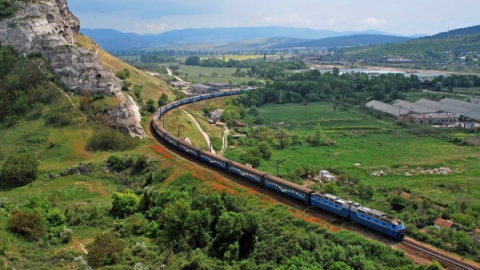 На лето Астрахань с Мурманском связал скорый поезд