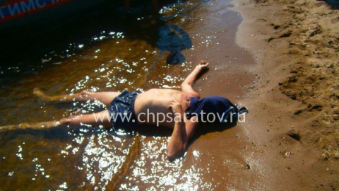 В Вольске на диком пляже утонул очередной пьяный купальщик