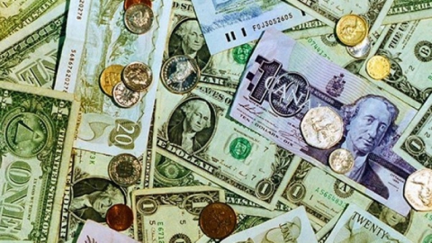 Аналитики предрекают рублю падение до 60 к доллару