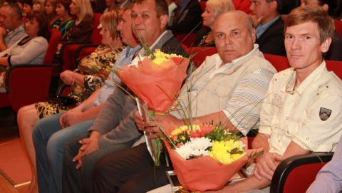 Лучшие работники Саратовского НПЗ получили награды к профессиональному празднику