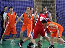 Журналисты выиграли у чиновников в баскетбол