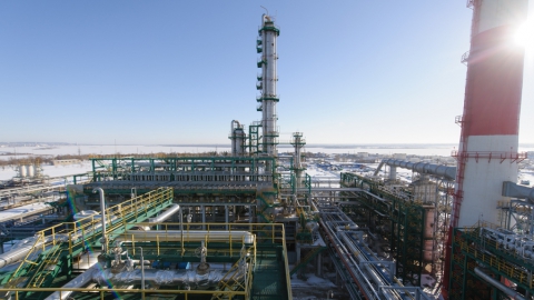 НПЗ "Роснефти" завершили переход на выпуск моторных топлив "Евро-5"