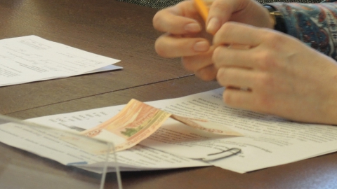 Депутат проспонсировал замглавы администрации на 5 тысяч во время доклада