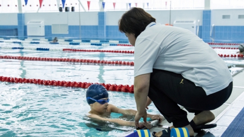 В бассейне СГЮА начались занятия для детей с ограниченными возможностями