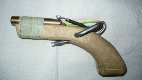 В Балакове задержан бомж с пистолетом