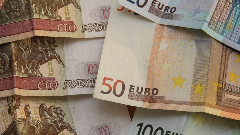 В начале октября рубль вырос на фоне позитива на рынке нефти