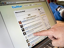 Губернаторов могут лишить возможности свободного общения в Твиттере