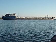 Около Балакова на мель сел петербургский танкер
