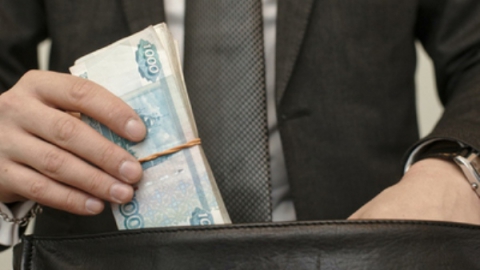 На зарплатах губернатора и чиновников область сэкономит 16 миллионов рублей