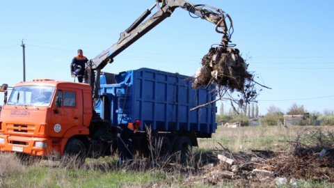 За майские праздники компания ООО "Мехуборка-Саратов" вывезла из поселка Нефтяников более 130 кубометров отходов