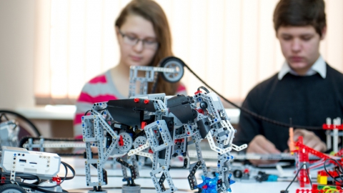 В летние каникулы детей приглашают в клуб робототехники "Код ДаВинтик"