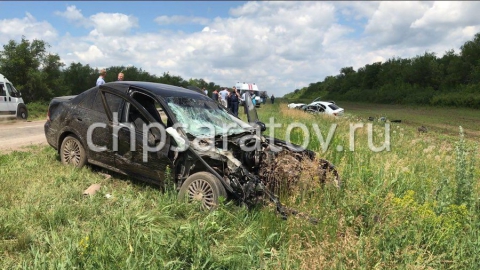В автокатастрофе под Красным Кутом из "Ниссана" вылетели мотор и водитель