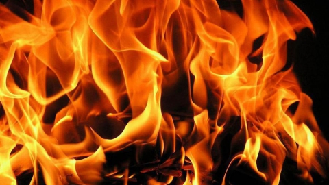 В Саратове десятерых жильцов дома эвакуировали из-за пожара 
