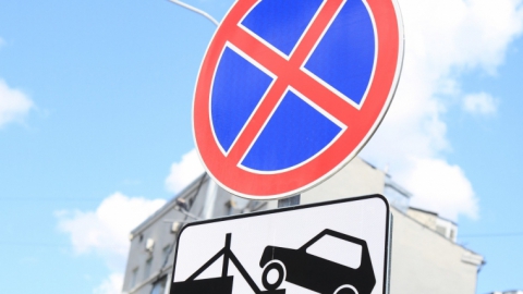 Почти 80 процентов саратовских водителей игнорируют знак "остановка запрещена"