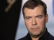 Медведев: Спрос на российское сырье падает, запросы россиян растут