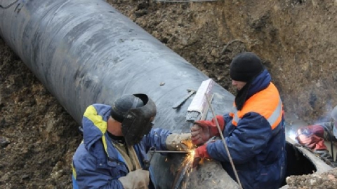 Более 160 метров трубы нового водовода проложило ООО "КВС" на улице Тархова
